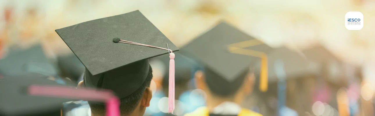 طلاب متخرجين بعد الحصول على منحة دراسية - students graduate after getting a scholarship