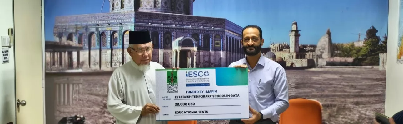 MAPIM and IESCO join forces to set up temporary educational tents as the first step toward building an educational center in Gaza.